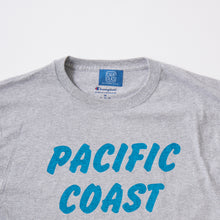 画像をギャラリービューアに読み込む, CALIFOLKS S/S WORD PRINT US CHAMPION 6oz CREW T-SHIRT - PACIFIC COAST HWY
