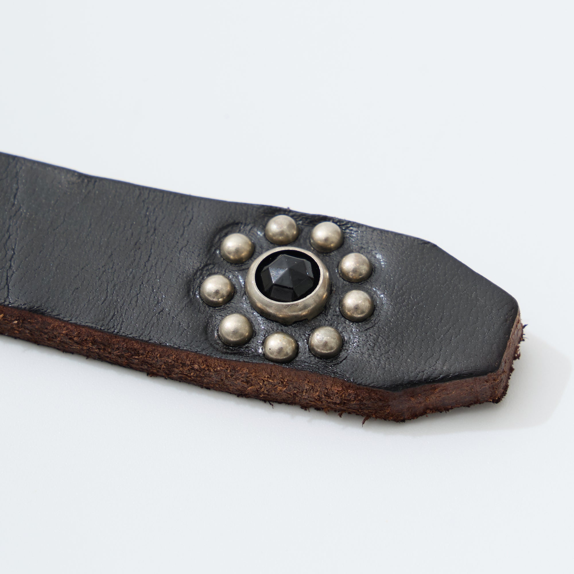 HTC 25TH 1POINT END FLOWER STONE 0.75 – Outlandish Trading