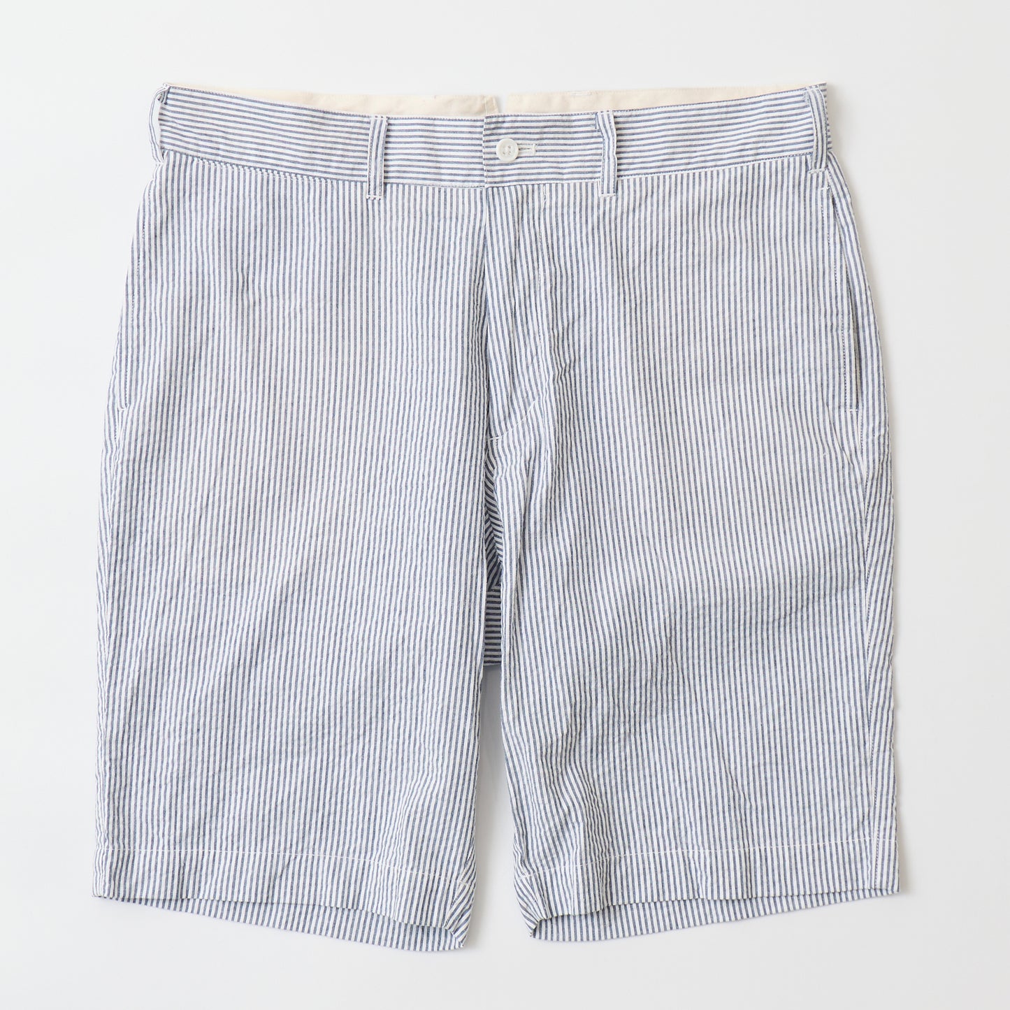 KEATON CHASE USA SEERSUCKER STRIPE BERMUDA SHORT W/BUCKLE BACK