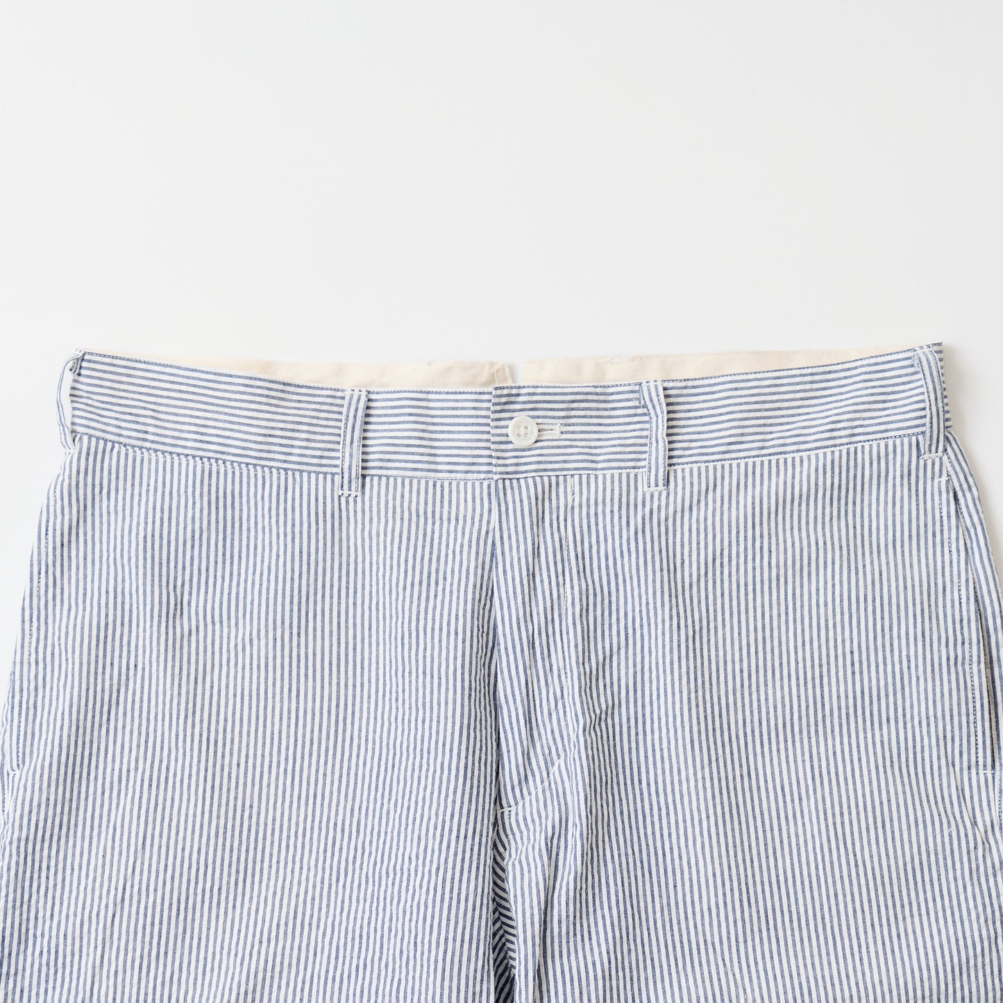 KEATON CHASE USA SEERSUCKER STRIPE BERMUDA SHORT W/BUCKLE BACK