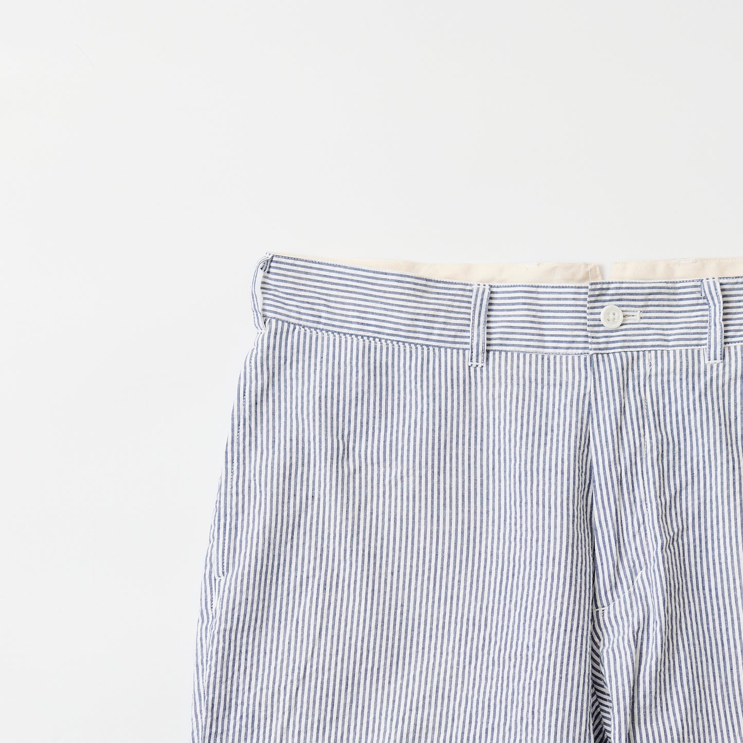 KEATON CHASE USA SEERSUCKER STRIPE BERMUDA SHORT W/BUCKLE BACK
