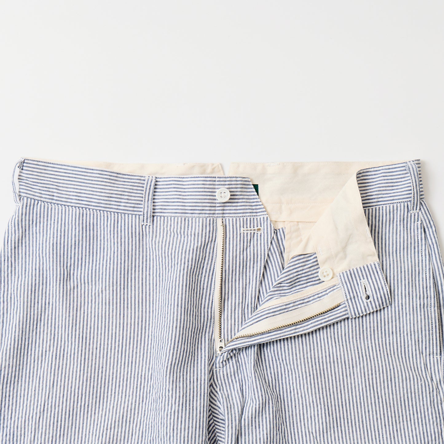 KEATON CHASE USA SEERSUCKER STRIPE BERMUDA SHORT W/BUCKLE BACK